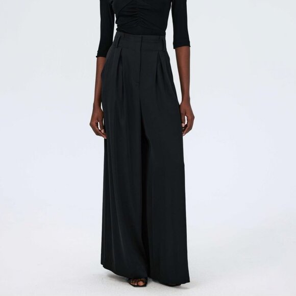 DVF similar to Bellini Pants with buckle96% WOOLstraight wide legs size 12.
